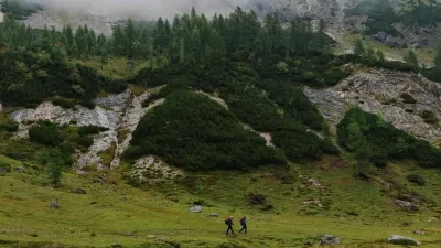 Gorski re&scaron;evalci &scaron;e naprej pregledujejo različne lokacije po Triglavu, ki bi jih pogre&scaron;ana lahko obiskala. 