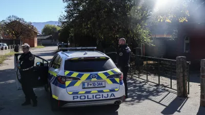 - 28.10.2025 - Romsko naselje Kerinov Grm - policija//FOTO: Jaka Gasar