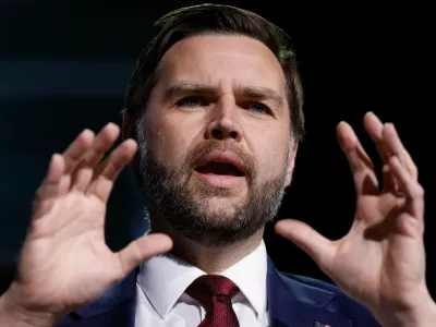 Vice President JD Vance speaks during a Turning Point USA event at Akins Ford Arena at the Classic Center in Athens, Ga., Tuesday, April 14, 2026. (Chip Somodevilla/Pool via AP) / Foto: Chip Somodevilla