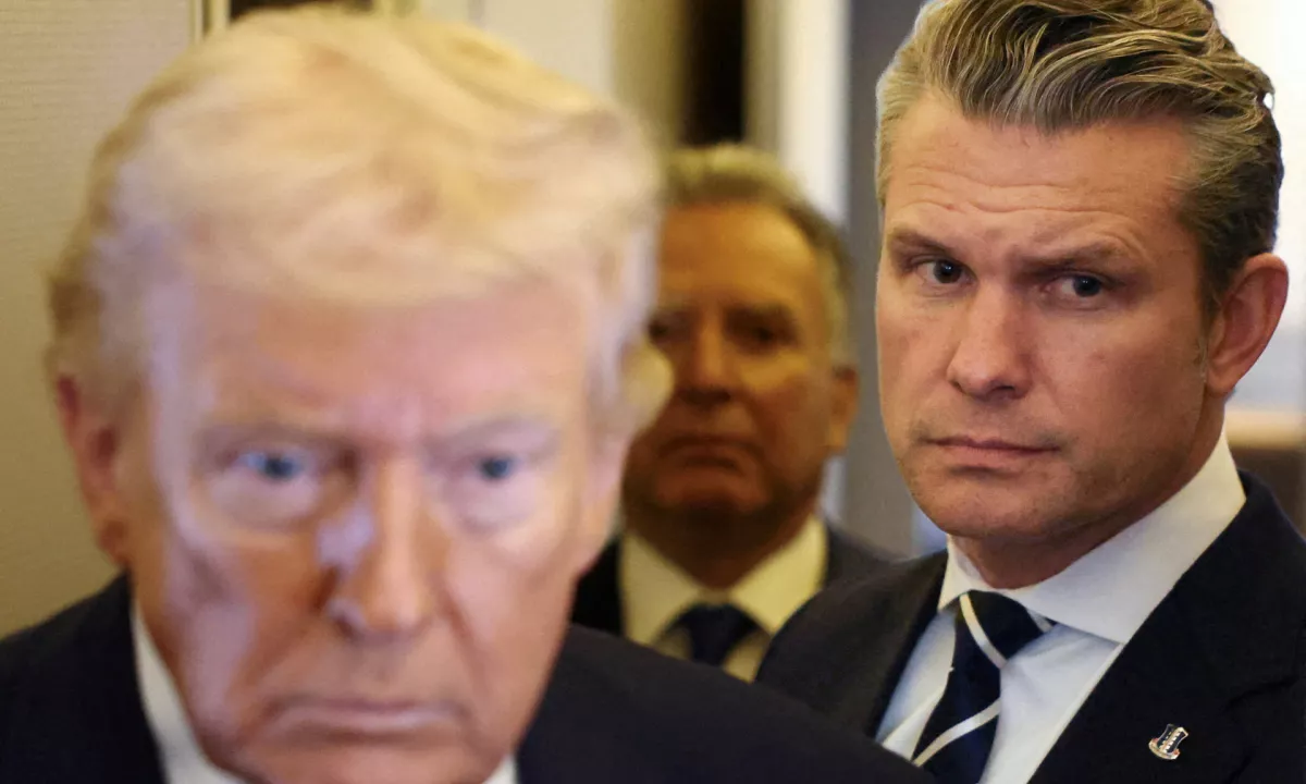 Demokratski kongresniki so vložili predlog ustavne obtožbe proti obrambnemu ministru ZDA Petu Hegsethu zaradi očitkov glede vojnih zločinov, zlorabe pooblastil in drugih dejanj.