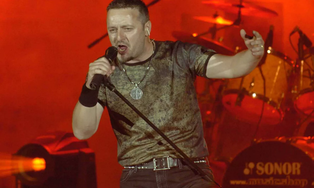 Na hrvaškem otoku Rab je izbruhnil spor zaradi imenovanja Marka Perkovića Thompsona za častnega občana. Opozicijski svetniki menijo, da ne izpolnjuje pogojev. Pravijo tudi, da niti ne ve, kako do Raba.