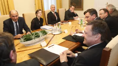 predsednik vlade Janez Jan&scaron;a (SDS), Zoran Jankovič(Pozitivna Slovenija) in Borut Pahor (SD)- sestanek predsednika vlade Janeza Jan&scaron;e s predsedniki parlamentarnih strank o zlatem pravilu - spregovorili o fiskalnem pravilu, s katerim se bo omejilo zadolževanje države; (zlato pravilo)    //FOTO: Luka Cjuha