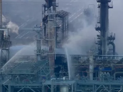 Efforts are made to douse the fire at Viva Energy Group's refinery in Geelong, Australia April 16, 2026, in this screengrab from a video. Seven Network/Nine Network/Handout via REUTERS  THIS IMAGE HAS BEEN SUPPLIED BY A THIRD PARTY AUSTRALIA OUT. NO COMMERCIAL OR EDITORIAL SALES IN AUSTRALIA. NEW ZEALAND OUT. NO COMMERCIAL OR EDITORIAL SALES IN NEW ZEALAND. PAPUA NEW GUINEA OUT. NO COMMERCIAL OR EDITORIAL SALES IN PAPUA NEW GUINEA. NO RESALES. NO ARCHIVES. NO USE AUSTRALIA, NEW ZEALAND, PAPUA NEW GUINEA-BASED INTERNET SITES, MOBILE PLATFORMS OR SITES OF MEDIA ORGANISATIONS BASED IN THOSE COUNTRIES, NVO CLIENTS/ SMH.COM.AU/ NEWS.COM.AU.   TPX IMAGES OF THE DAY