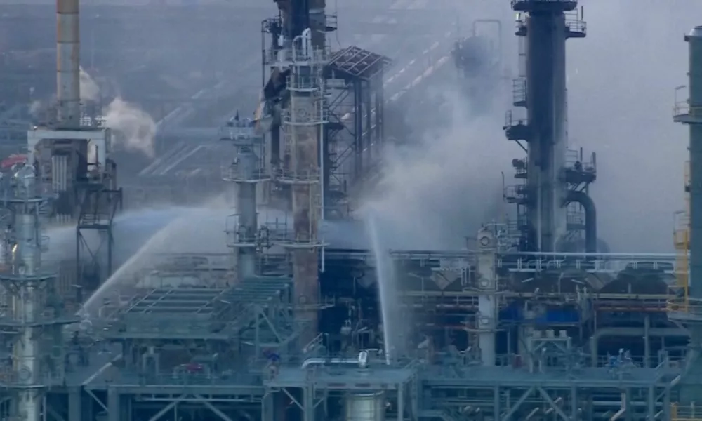 Efforts are made to douse the fire at Viva Energy Group's refinery in Geelong, Australia April 16, 2026, in this screengrab from a video. Seven Network/Nine Network/Handout via REUTERS  THIS IMAGE HAS BEEN SUPPLIED BY A THIRD PARTY AUSTRALIA OUT. NO COMMERCIAL OR EDITORIAL SALES IN AUSTRALIA. NEW ZEALAND OUT. NO COMMERCIAL OR EDITORIAL SALES IN NEW ZEALAND. PAPUA NEW GUINEA OUT. NO COMMERCIAL OR EDITORIAL SALES IN PAPUA NEW GUINEA. NO RESALES. NO ARCHIVES. NO USE AUSTRALIA, NEW ZEALAND, PAPUA NEW GUINEA-BASED INTERNET SITES, MOBILE PLATFORMS OR SITES OF MEDIA ORGANISATIONS BASED IN THOSE COUNTRIES, NVO CLIENTS/ SMH.COM.AU/ NEWS.COM.AU.   TPX IMAGES OF THE DAY