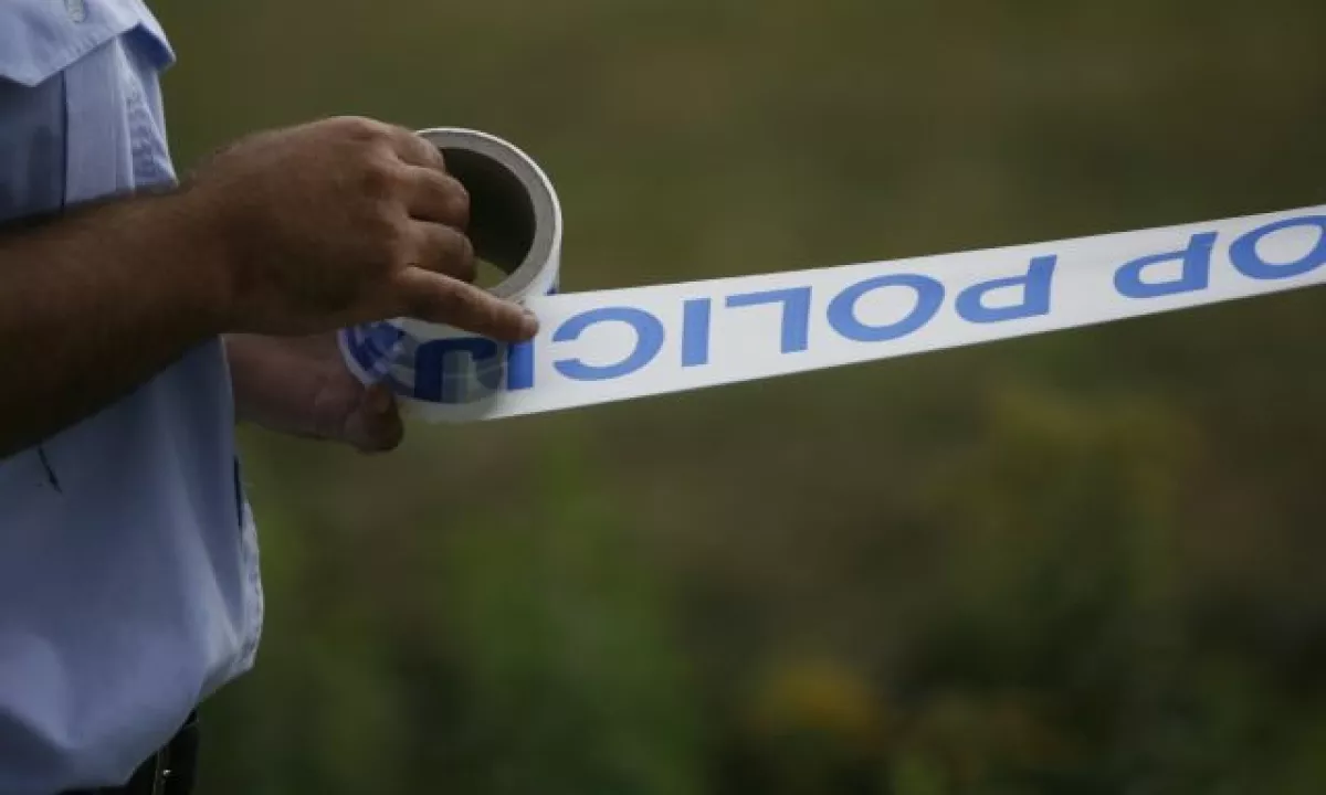 Dramatično reševanje, v katerem je policist tvegal lastno življenje, da bi rešil osebo v stiski.