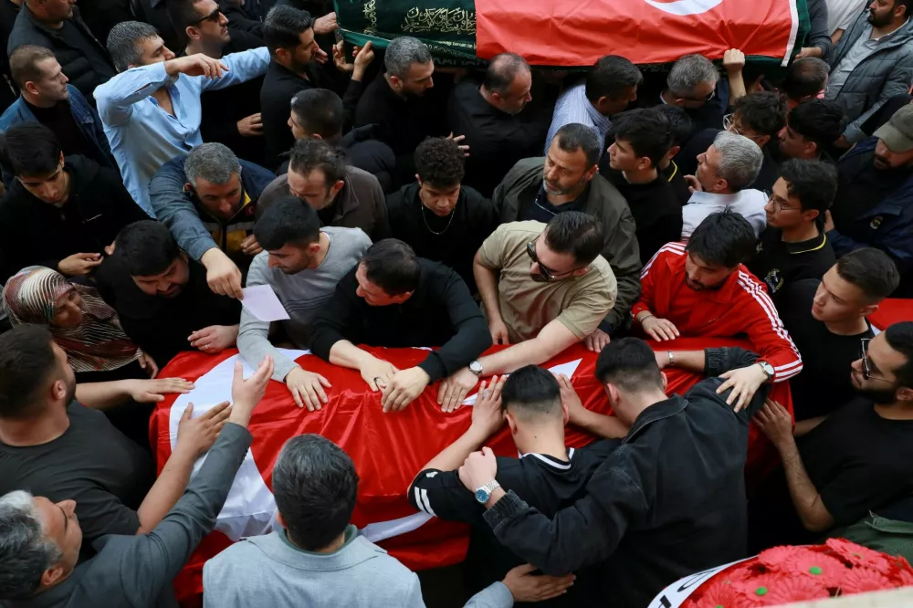Relatives of the victims of a school shooting mourn before their funeral prayers at a mosque in Kahramanmaras, Turkey, April 16, 2026. REUTERS/Ensar Ozdemir
