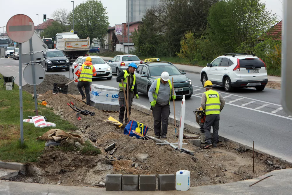 Jutranja vožnja v Ljubljano vaja v potrpežljivosti in kanček loterije
