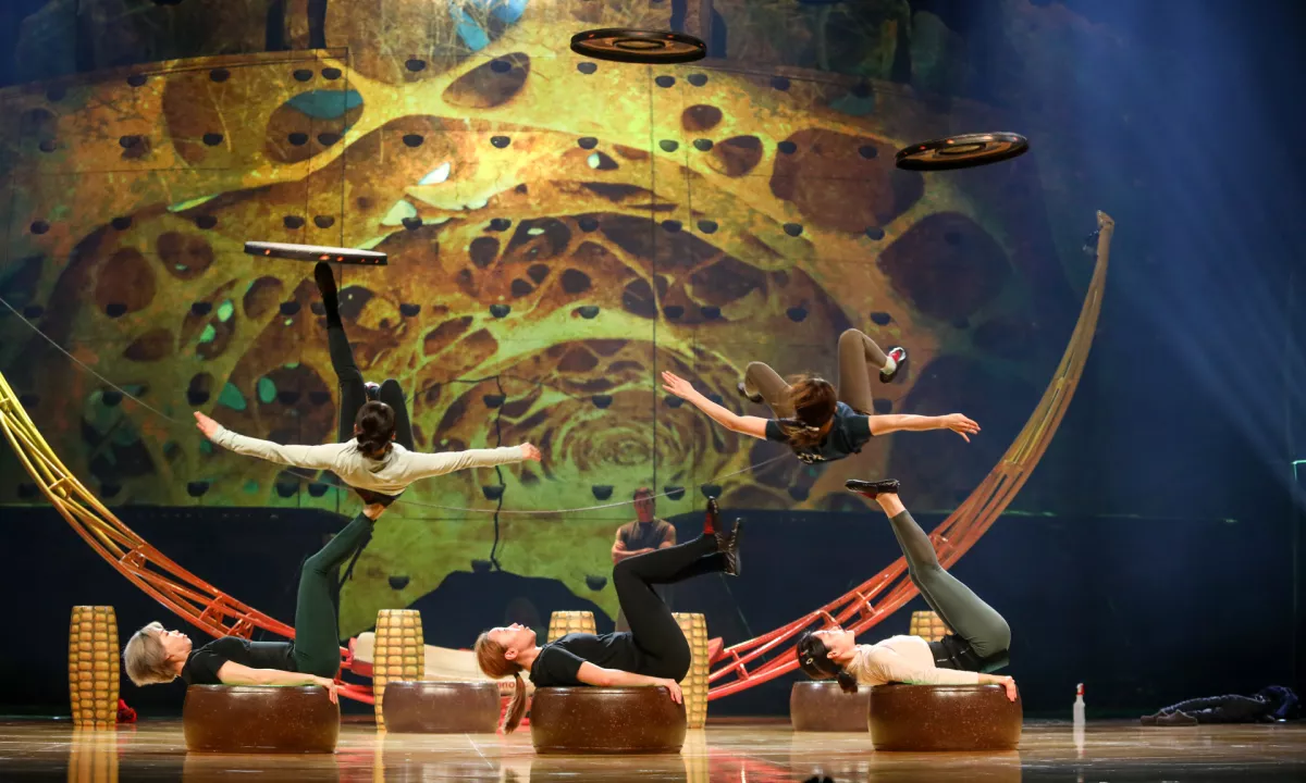 Te dni v Ljubljani gostuje kanadski cirkus Cirque Du Soleil. Globalni fenomen, ki ga poznajo milijoni po svetu.