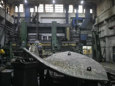 - Litostroj jeklo d.o.o., izdelava kakovostnih jeklenih ulitkov, Litostrojska cesta 44 v Ljubljani, jeklarsko podjetje - proizvodnja    //FOTO: Luka Cjuha.