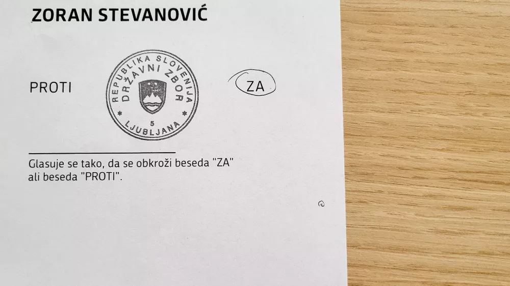 Ljubljana, DZ.Oznacena glasovnica s tajnega glasovanja o imenovanju Zorana Stevanovica za predsednika DZ.Foto: STA
