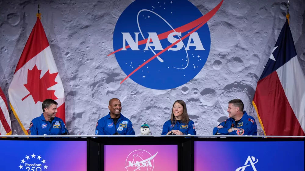 NASA's Artemis II crew - NASA astronauts Reid Wiseman, Victor Glover, and Christina Koch, and Canadian Space Agency (CSA) astronaut Jeremy Hansen speak during a press conference on Thursday, April 16, 2026, in Houston. (AP Photo/Ashley Landis) / Foto: Ashley Landis