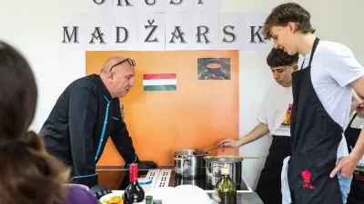 (REPORTAŽA) Za &scaron;tedilnikom spoznavajo tuje kulture in tradicije