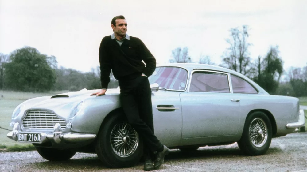 Sean Connery with Aston Martin DB5 "Goldfinger" 1964 United Artists,Image: 543824874, License: Rights-managed, Restrictions: For Editorial Use Only, Model Release: no, Pictured: Sean Connery / Foto: Profimedia