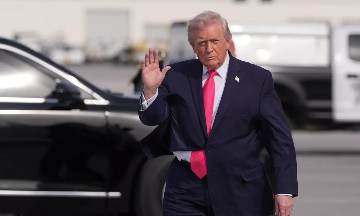 Trump je v četrtek v izjavi za medije v Beli hiši zatrdil, da je Teheran pristal na predajo obogatenega urana.