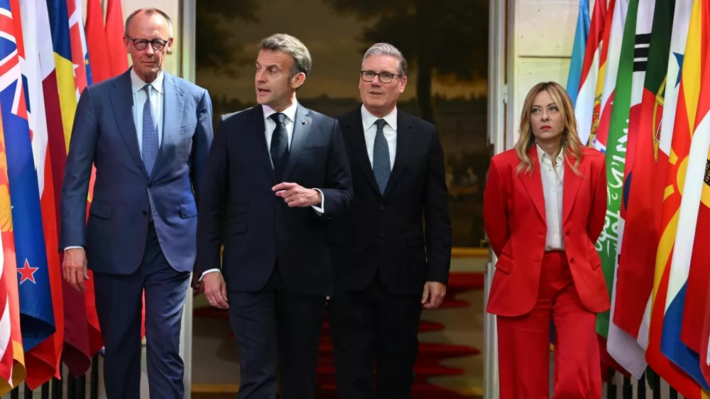 French President Emmanuel Macron, accompanied by Italian Prime Minister Giorgia Meloni, British Prime Minister Keir Starmer and German Chancellor Friedrich Merz, arrive at the Elysee Palace for a conference on the initiative for maritime navigation in the Strait of Hormuz, in Paris, France, on April 17, 2026. Jeanne Accorsini/Pool via REUTERS
