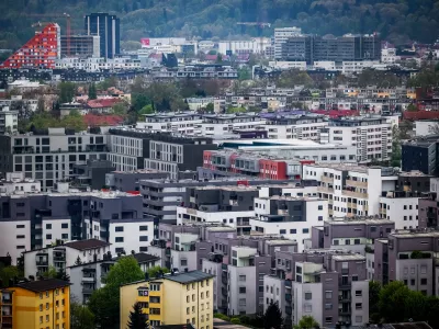 Ljubljana.Blokovsko naselje Zelena jama v Ljubljani, stanovanjske nepremicnine.