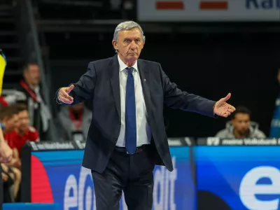 V času hitrih sprememb ostaja simbol stare &scaron;ole