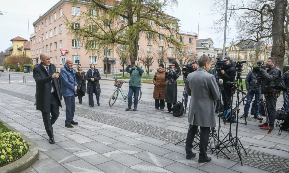 predsednik SDS Janez Jan&scaron;a in Predsednik vlade Robert Golob30.3.2026 - Predsednica republike Nata&scaron;a Pirc Musar bo v uradu predsednice (Erjavčeva 17) na neformalne pogovore sprejela predsednico in predsednike strankFoto: Luka Cjuha
