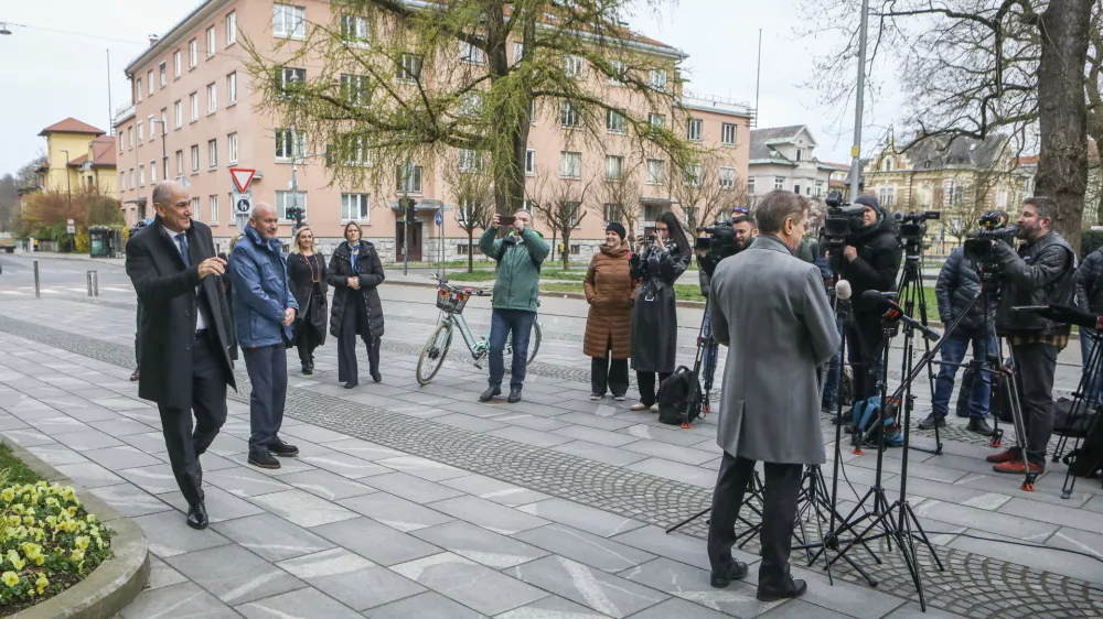 predsednik SDS Janez Jan&scaron;a in Predsednik vlade Robert Golob30.3.2026 - Predsednica republike Nata&scaron;a Pirc Musar bo v uradu predsednice (Erjavčeva 17) na neformalne pogovore sprejela predsednico in predsednike strankFoto: Luka Cjuha