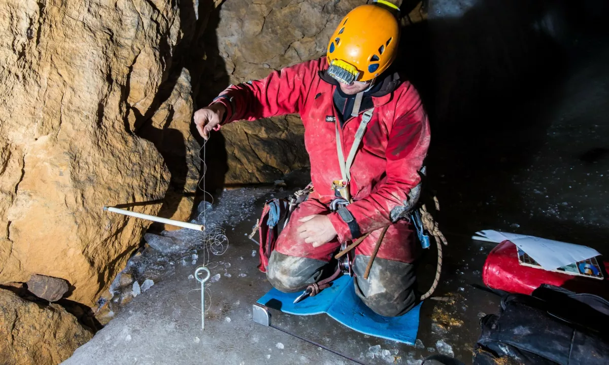 Naši vnuki ne bodo več vedeli, kaj so ledene jame – Več dežja in manj snega ter vse toplejši zrak, jamski led pospešeno izginja zaradi vse izrazitejših podnebnih sprememb.