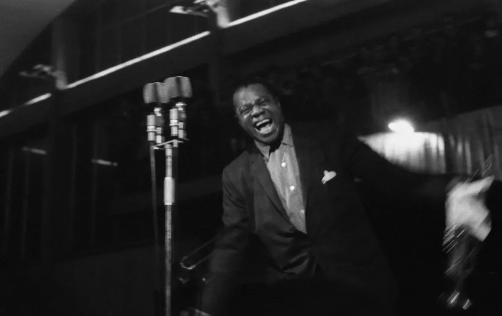 Louis Armstrong v Sloveniji: prvič 1. aprila 1959 na Gospodarskem razstavi&scaron;ču, 4. aprila 1965 prvi gost Hala Tivoli. / Foto: Marjan Ciglič, Hrani: Muzej Novej&scaron;e In Sodobne Zgodovine Slovenije