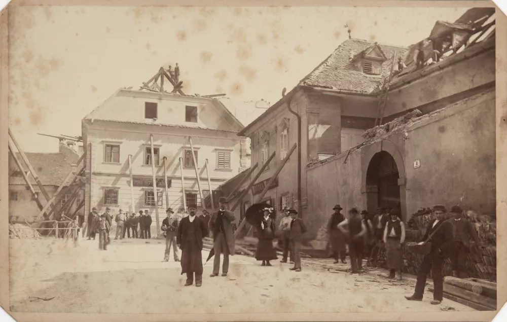 Velikonočni potres v Ljubljani, 14. april 1895 je močno po&scaron;kodoval mesto in za vedno zaznamoval njegovo podobo. / Foto: Marjan Ciglič, Hrani: Muzej Novej&scaron;e In Sodobne Zgodovine Slovenije