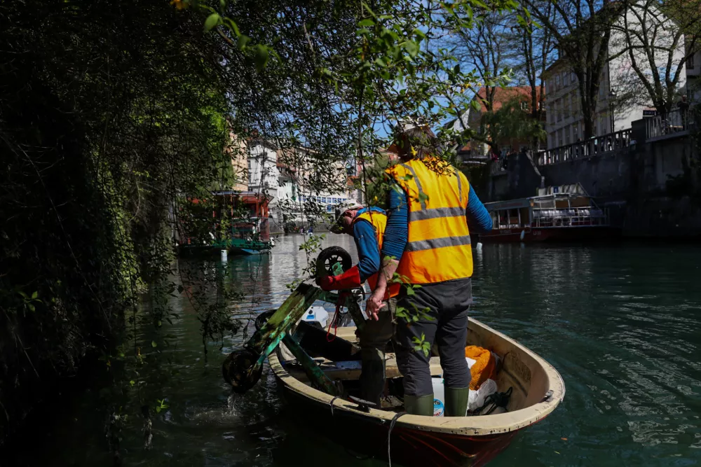 18.04.2026. Či&scaron;čenje Ljubljanice. Bojan Velikonja