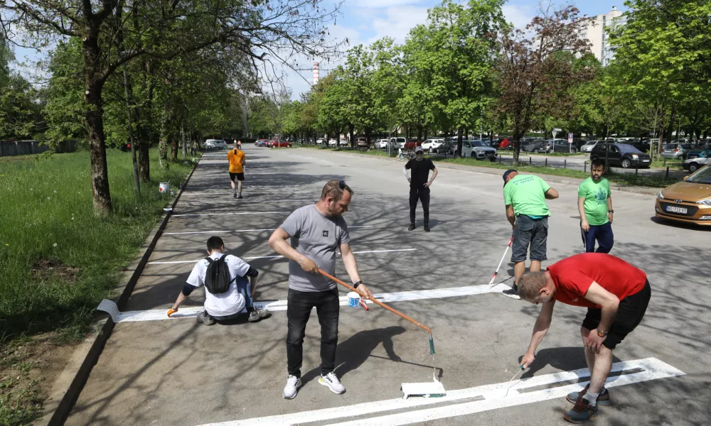18.4..2026 - akcija v &scaron;tepanjcu - &scaron;tepanjsko naselje - parkirna problematika - parking - parkirna mesta - barvanje parkirnih mest - samoinicijativaFoto: Luka Cjuha