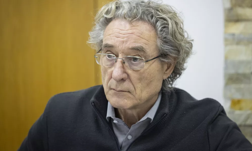 Ljubljana, Slovensko drustvo pedagogov.Novinarska konferenca Slovenskega drustva pedagogov, Zveze drustev pedagoskih delavcev Slovenije in oddelka za pedagogiko in andragogiko na Filozofski fakulteti Univerze v Ljubljani, na kateri so predstavili stalisca do predloga sklepa o nameri reorganizacije javnih vrtcev v Mestni obcini Ljubljana.Predsednik KSJS in glavni tajnik solskega sindikata SVIZ Branimir Strukelj.