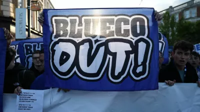 Soccer Football - Premier League - Chelsea v Manchester United - Stamford Bridge, London, Britain - April 18, 2026 RC Strasbourg and Chelsea fans hold a joint Blueco Out protest against their owners outside the stadium before the match REUTERS/David Klein EDITORIAL USE ONLY. NO USE WITH UNAUTHORIZED AUDIO, VIDEO, DATA, FIXTURE LISTS, CLUB/LEAGUE LOGOS OR 'LIVE' SERVICES. ONLINE IN-MATCH USE LIMITED TO 120 IMAGES, NO VIDEO EMULATION. NO USE IN BETTING, GAMES OR SINGLE CLUB/LEAGUE/PLAYER PUBLICATIONS. PLEASE CONTACT YOUR ACCOUNT REPRESENTATIVE FOR FURTHER DETAILS..