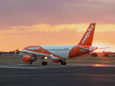 Letalo airbus na vzletni stezi. Slika je simbolična. / Foto: Istock