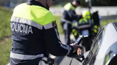 prometni nadzorpolicija - simbolična fotografijaprometna policijavarnost v prometupolicija na motorjihmotoristična policijaprehitri voznikiavtocestna policijaalkotestalkohol v prometu08.04.2025 Policijski nadzor, počivali&scaron;če PovodjeFOTO: Nik Erik Neubauer
