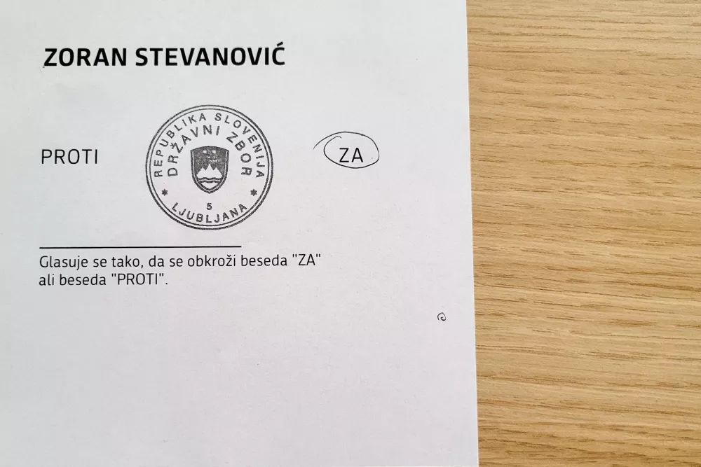 Ljubljana, DZ.Oznacena glasovnica s tajnega glasovanja o imenovanju Zorana Stevanovica za predsednika DZ.Foto: STA