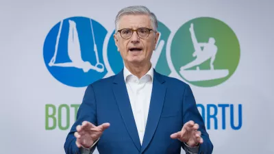 Ljubljana, Slovenski olimpijski izobrazevalni center.Novinarska konferenca o pomenu projekta Botrstvo v sportu za mlade sportnice in sportnike iz socialno ogrozenih okolij.Predsednik Olimpijskega komiteja Slovenije Franjo Bobinac.