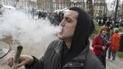 - simbolična fotografija: joint – konoplja – marihuana –  - 20.04.2023 – Kongresni trg - tradicionalni Marihuana marš 2023 v organizaciji Študentske organizacije Univerze v Ljubljani - //FOTO: Jaka Gasar
