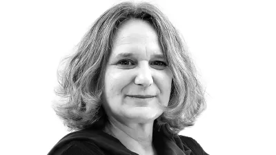 Mateja A Hrastar- Redakcija Dnevnik 2024 - portreti za komentarje in kolumne - kolumnisti - komentatorji – novinarji - portret //FOTO: Luka Cjuha