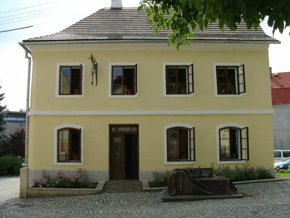 Rojstna hi&scaron;a Sigmunda Freuda v kraju Př&iacute;bor, kjer se je rodil 6. maja 1856 in ki je bil takrat del Avstrijskega cesarstva. / Foto: Wikipedija
