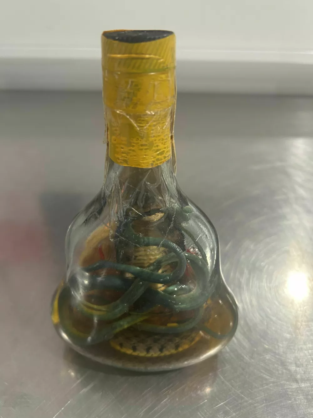 Zasegi Fursa: Konoplja med čajem, 300 litrov penine in 11 milijonov cigaret