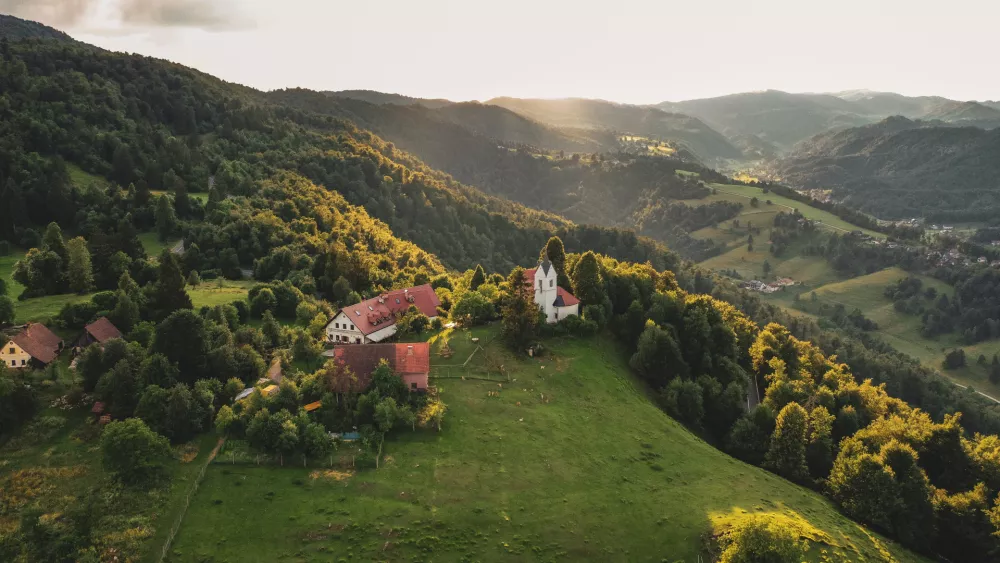 Cerkev sv. Miklavža na Kurenu / Foto: Arhiv Zavoda Ivana Cankarja Vrhnika