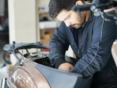 V delavnicah kaj hitro spremenijo tovarni&scaron;ke nastavitve, včasih pa zamenjajo kar cel motor. Slika je simbolična. / Foto: Istock