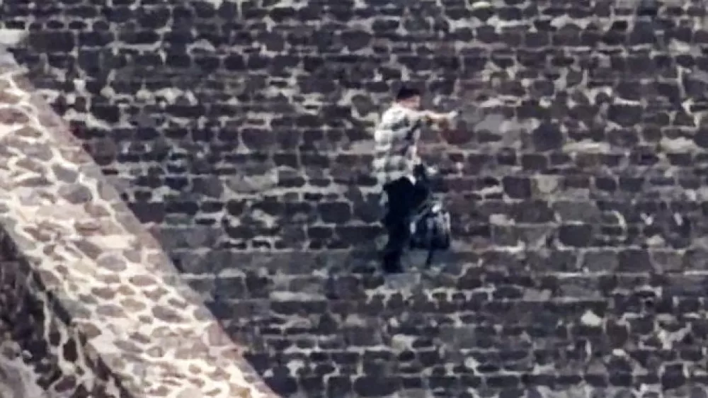 A man fires what appears to be a weapon during an incident where authorities say a Canadian woman was shot dead and several others injured before the gunman killed himself at the Teotihuacan pyramids, a popular tourist and archaeological site in San Martin de las Piramides, on the outskirts of Mexico City, Mexico, April 20, 2026, in this still image obtained from social media video. Barak Hardley/via REUTERS THIS IMAGE HAS BEEN SUPPLIED BY A THIRD PARTY. MANDATORY CREDIT. THIS PICTURE WAS PROCESSED BY REUTERS TO ENHANCE QUALITY. AN UNPROCESSED VERSION HAS BEEN PROVIDED SEPARATELY.   TPX IMAGES OF THE DAY    Verification: - Location and date verified by original file metadata - Facade of the pyramids, architectural features and trees matched file and satellite imagery.