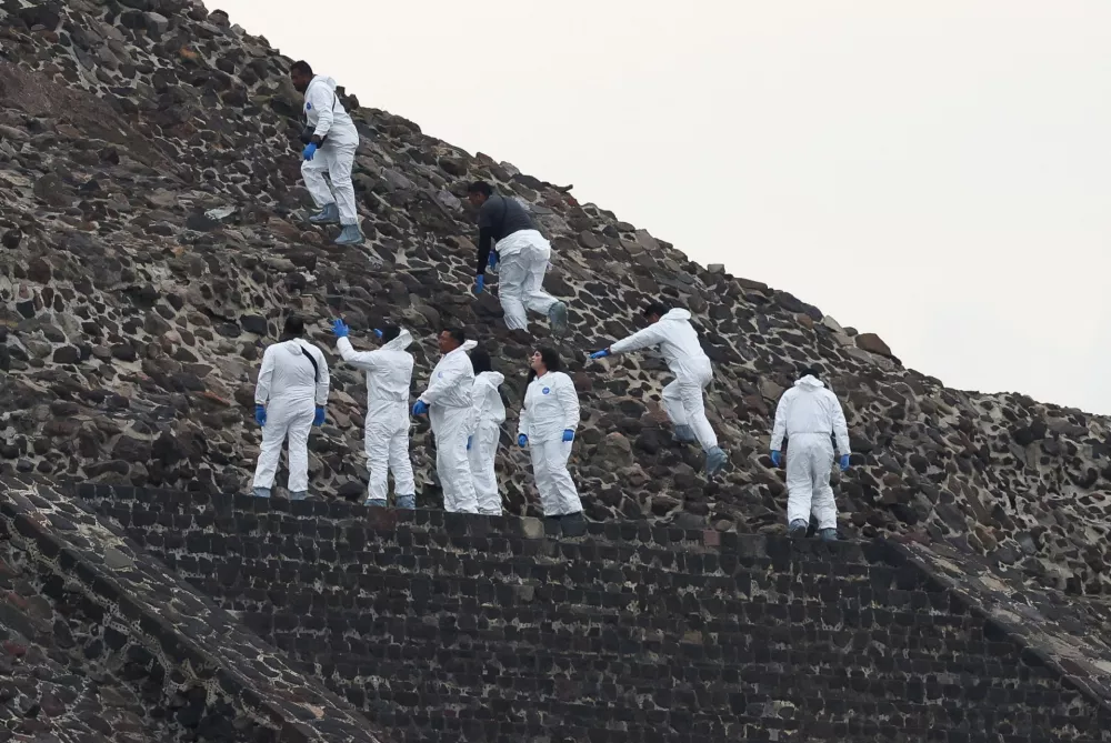 Mexican authorities work at the scene where a man shot dead a Canadian woman and injured several others before killing himself, Mexico's Security Cabinet says, according to preliminary information, at the Teotihuacan pyramids, a popular tourist and archaeological site on the outskirts of Mexico City, Mexico, April 20, 2026. REUTERS/Luis Cortes