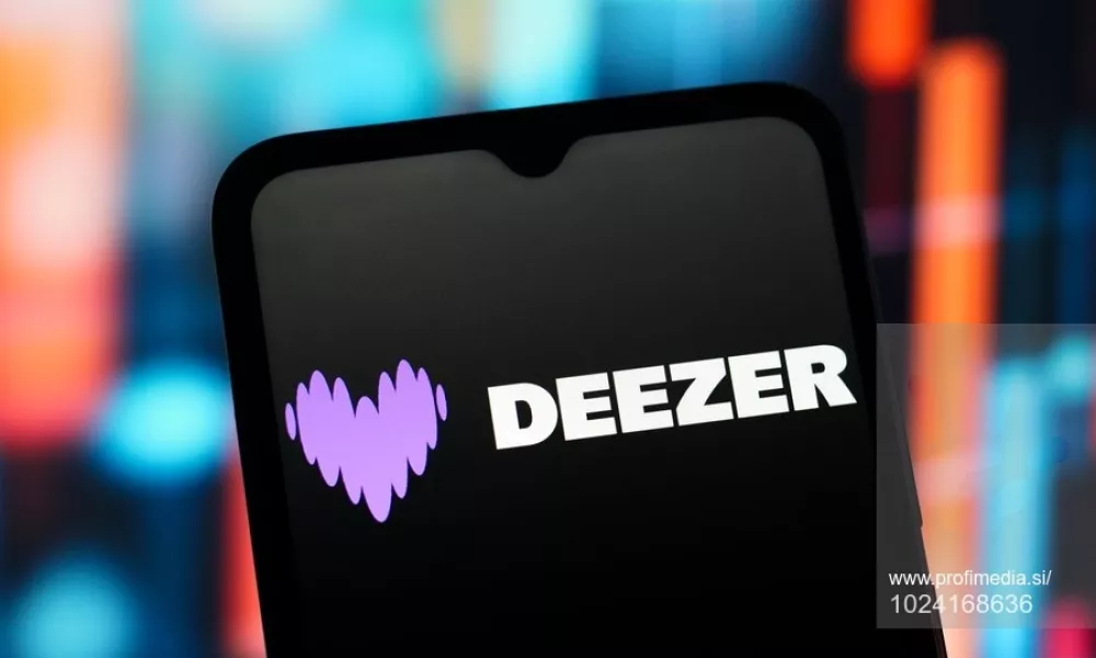 In this photo illustration, the Deezer logo is seen displayed on a smartphone screen.,Fotografija:1024168636, Licenca:Rights-managed, Omejitve:*** World Rights *** Strictly for editorial news purposes only ***, Model izdaje:no