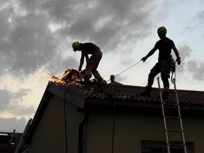 Gasilci so pomagali tudi pri odkritih strehah. 