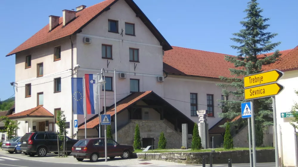 Mokronog, sedež občine, knjižnica. Foto: Dragana Stanković