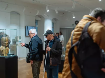 Razstava, ki bri&scaron;e meje med vidnim in nevidnim