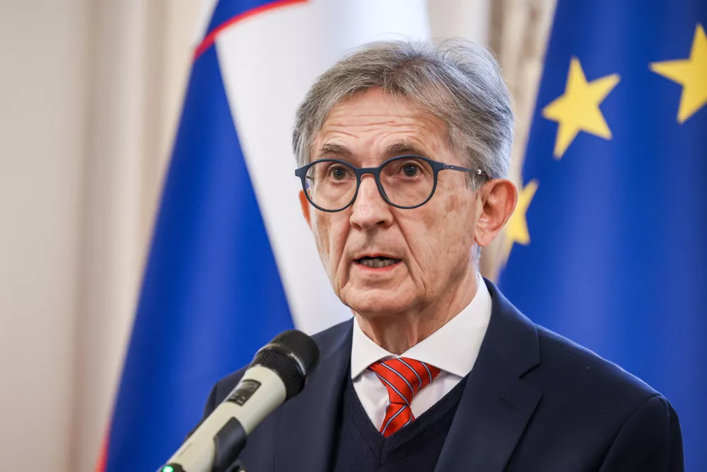 Ljubljana, Predsedniska palaca.Izjava vodje PS Demokratov Francija Krizana po pogovoru pri predsednici republike.