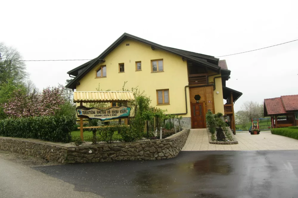 Kmetija Cerjanec je prijazna družinam, zaključenim skupinam (lokal ponuja 60 sedežev), posameznikom, kolesarjem, pohodnikom, pa tudi tistim, ki potrebujejo razne fizioterapevtske obravnave, ki so dodana vrednost lokacije.