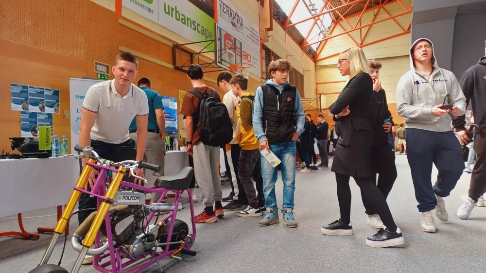 Mlade bodo povezali s podjetji