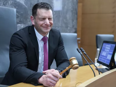 Novi predsednik DZ Zoran Stevanović, Resnica- 10.04.2026 - ustanovna seja novega sklica DZ, ki jo je sklicala predsednica republike Nata&scaron;a Pirc Musar; seja se je začela z imenovanjem predsednika in podpredsednika mandatno-volilne komisije, sledila je prekinitev, pol ure po prekinitvi pa se je začela seja mandatno-volilne komisije DZ za pripravo druge točke dnevnega reda; v nadaljevanju seje DZ so potrjevali mandate poslancem in volili predsednika DZ//FOTO: Jaka Gasar